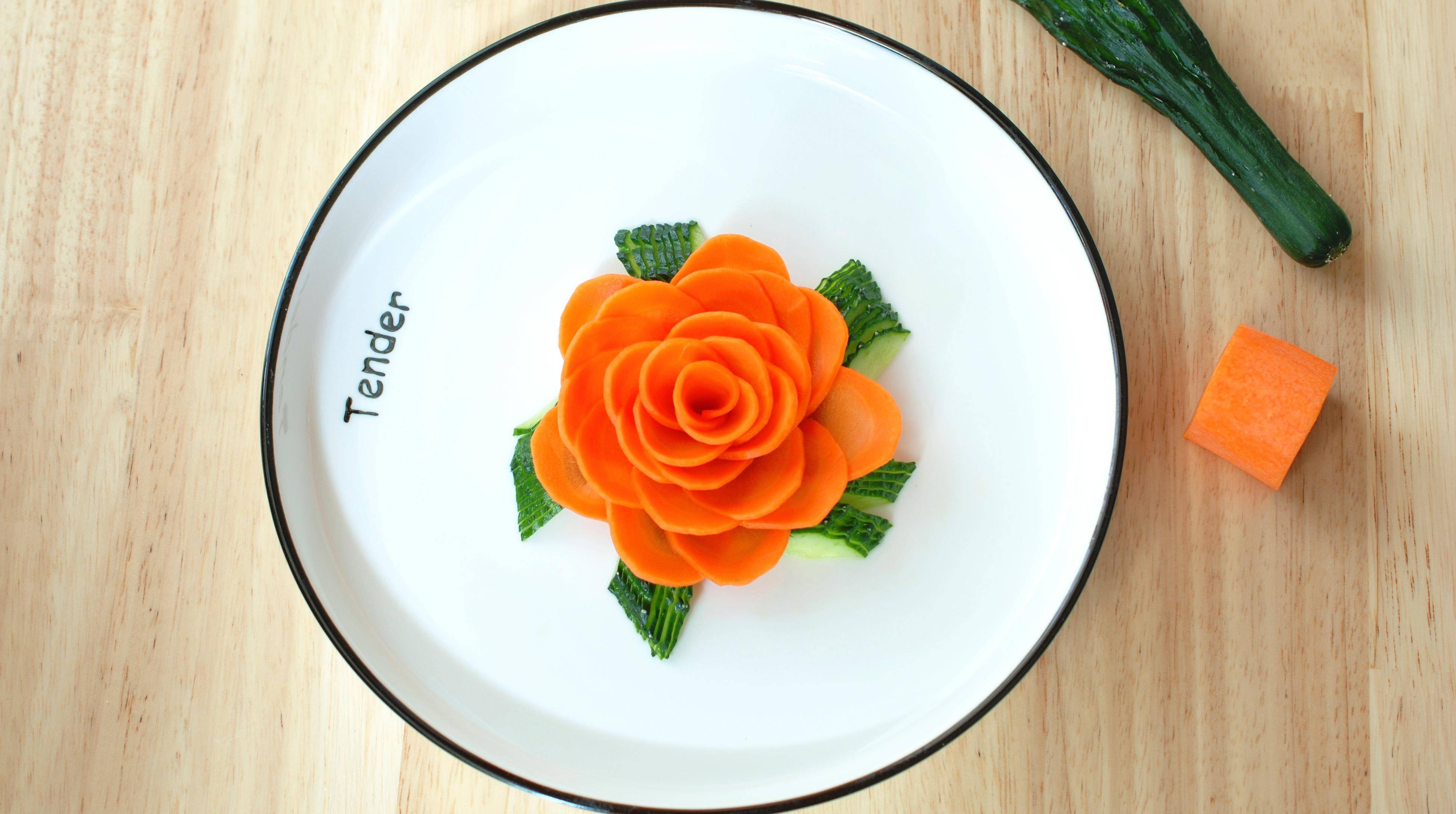 1根黄花1根胡萝卜,教你做一个漂亮的盘子装饰,太简单了!