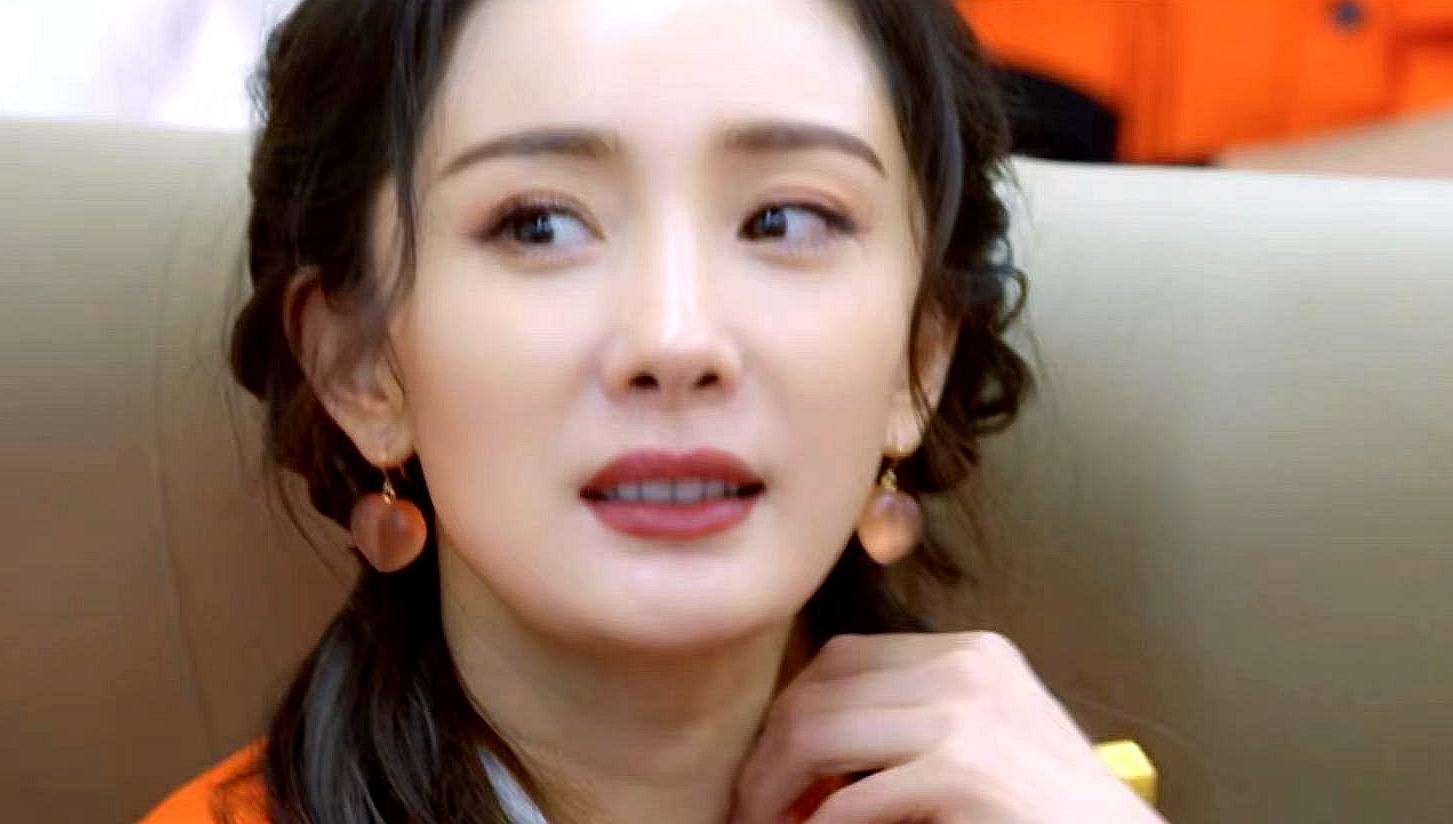 杨幂眼角受伤两个月,伤疤首度曝光,长达三四厘米,化妆也遮不住