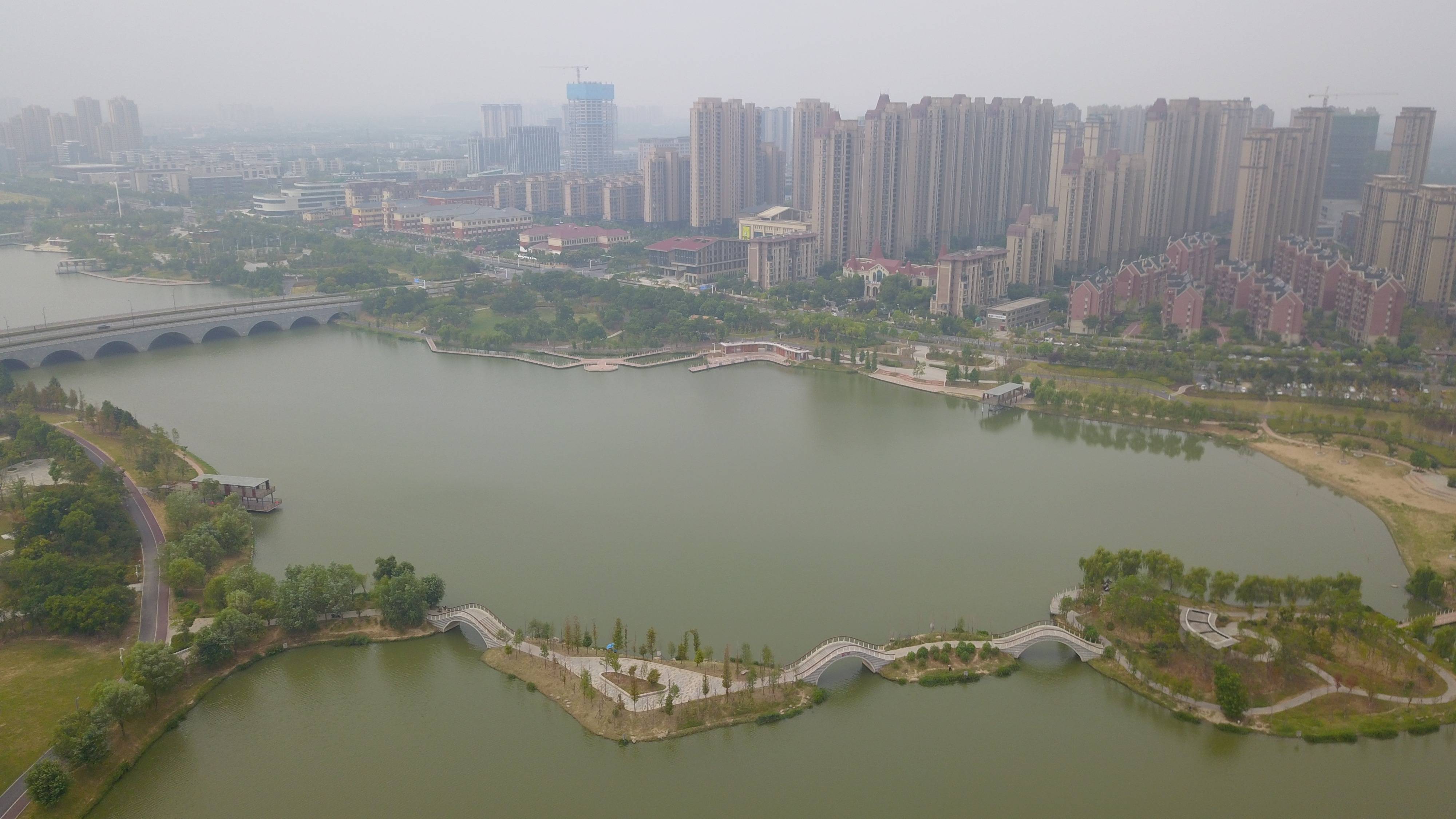 合肥新晋网红开放式公园，是“肥东十景”之一，坐拥安徽最大湖喷泉