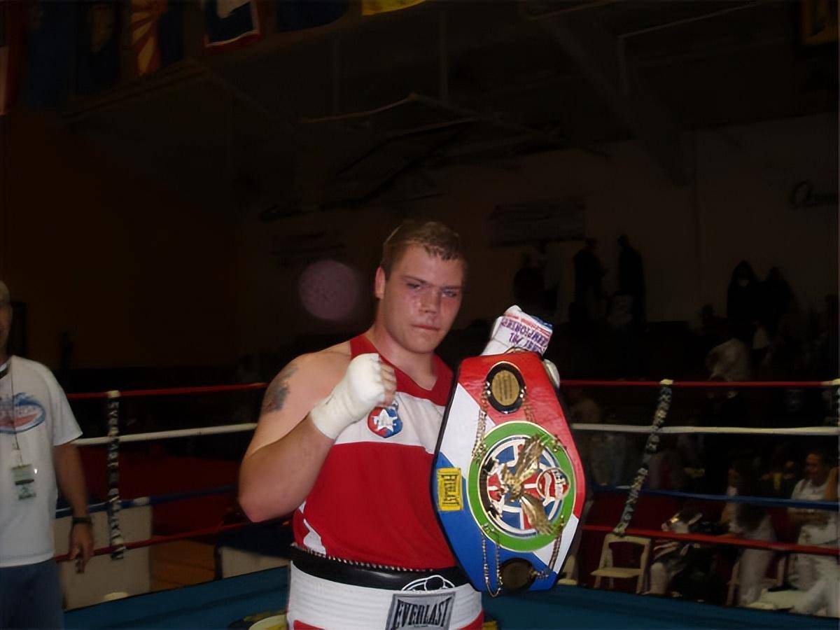 费城知名拳手道韦科在家乡父老面前得胜利_比赛_迈克·马歇尔_拳击