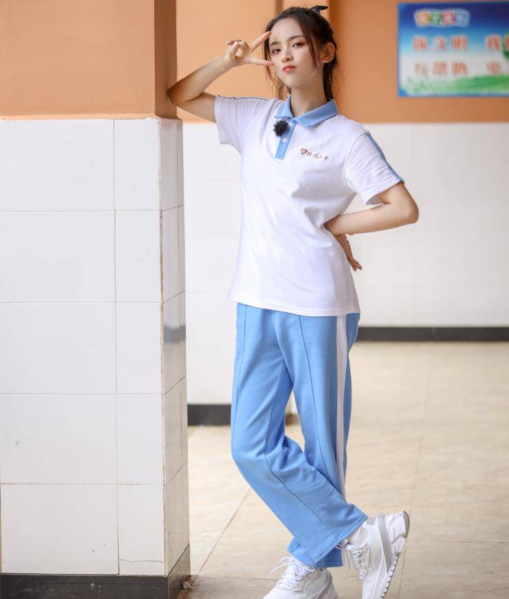 有种"颜值"叫杨超越,穿上校服毫无违和感,校园剧女主没跑了_高中生
