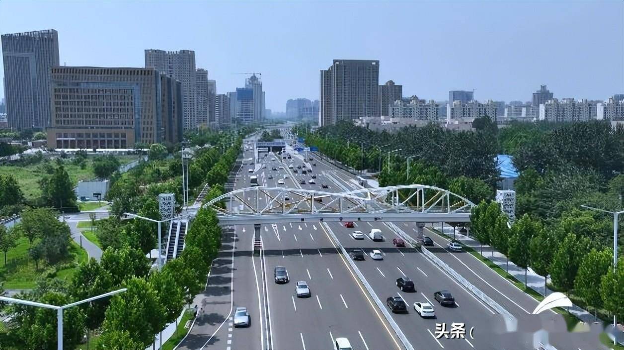 2019年7月,渤海路建成通车,纵贯主城区南北;2022年1月,宝通街快速路