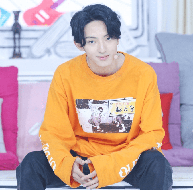 疑遭于正公开催债,赵天宇发声道歉称办事考虑不周,于正再次回应_流量