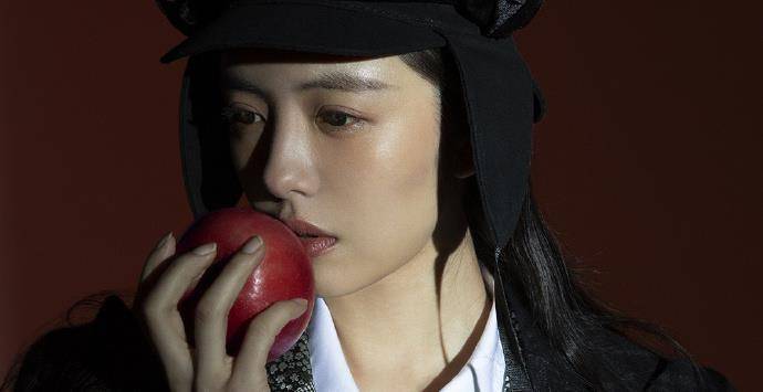 卢正雨拍摄的新电影中《婚纱照》这一篇幅中,选中蔡文静成为了他作品