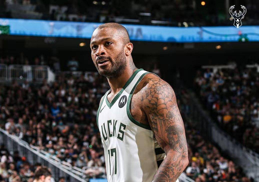 36岁的塔克,雄鹿有意续约,凯尔特人感兴趣,篮网要不要追一追?