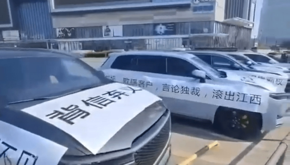 理想ONE用户拉横幅维权，理想太霸道还是车主想太多？_搜狐汽车_搜狐网