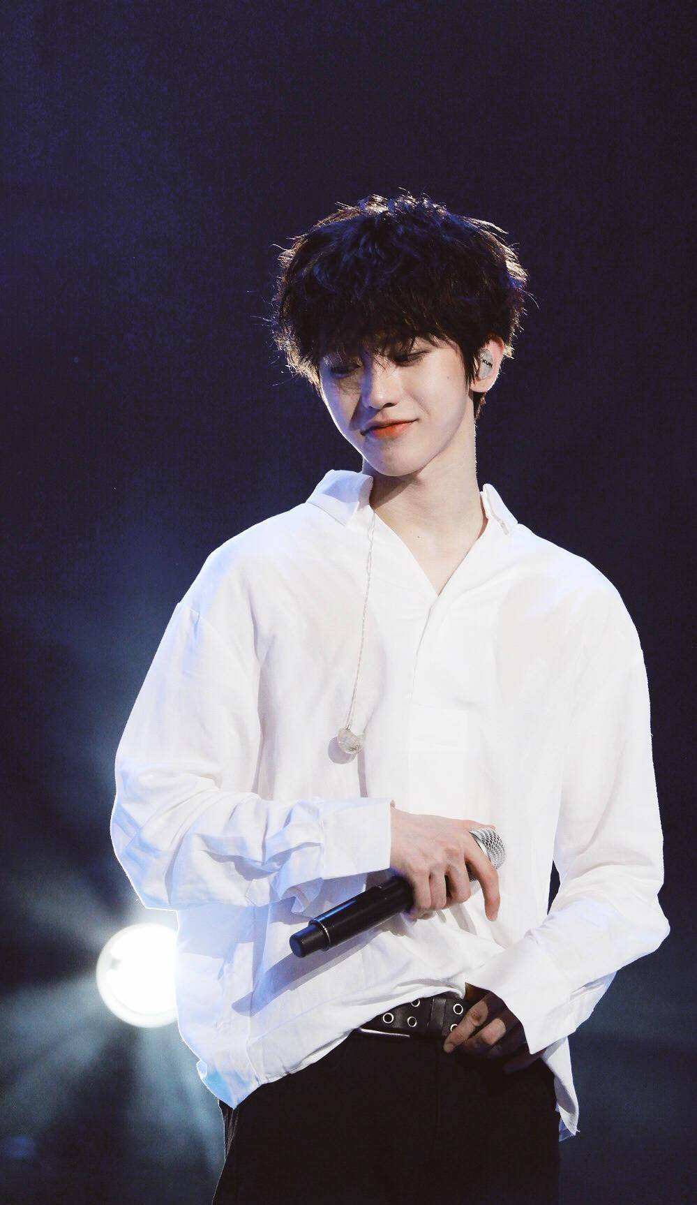 曾被全网嘲的蔡徐坤,打破流言蜚语,让我惊艳的除了舞台还有衣品