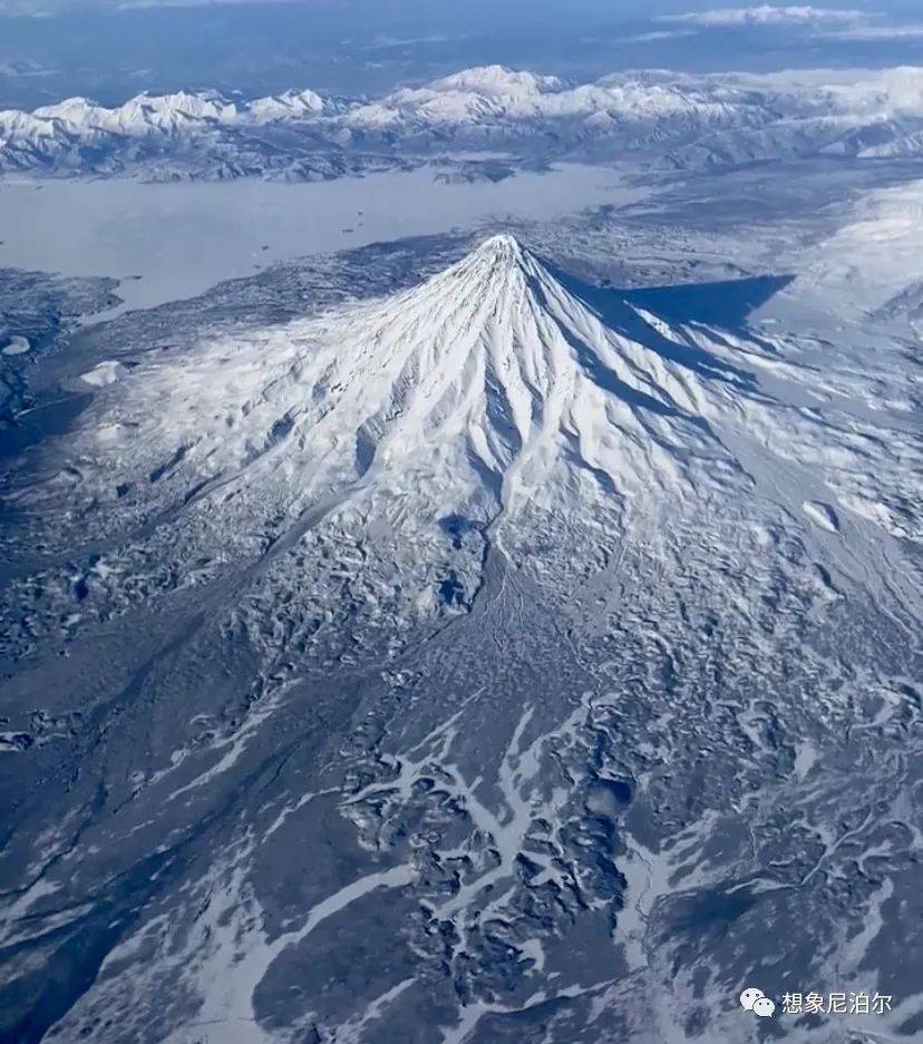 俄罗斯堪察加半岛最高火山上6名登山者滑坠遇难,6人被困_夫斯卡亚