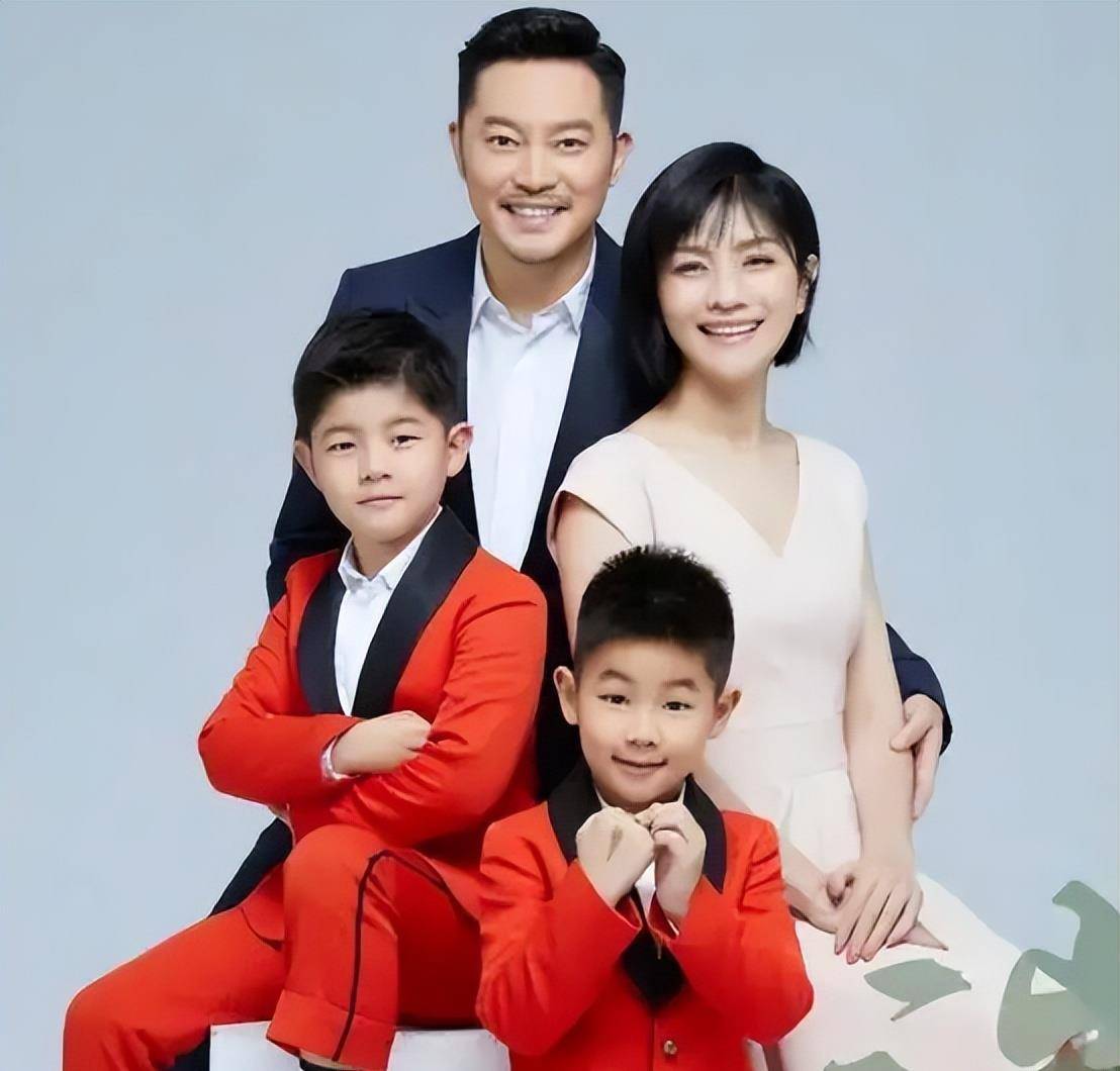 胡可外出被拍,衣着宽松小腹隆起明显,这是有第三胎了?_沙溢_女儿_妻子