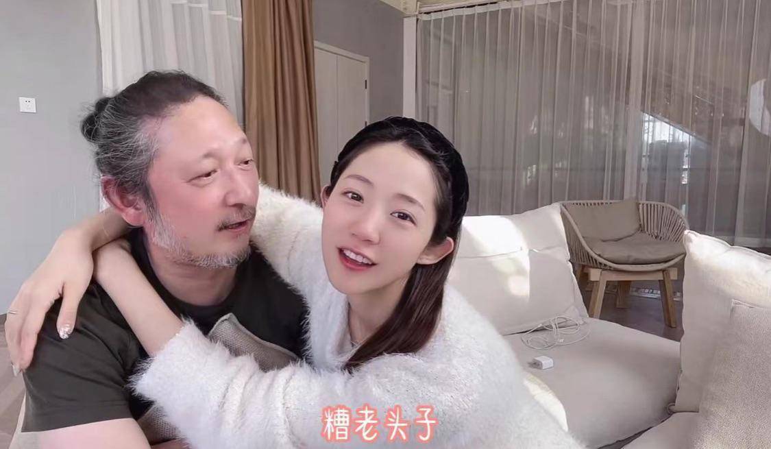 像万千惠年纪又小而且长得又漂亮,所以很多人都会觉得她就像是小三一