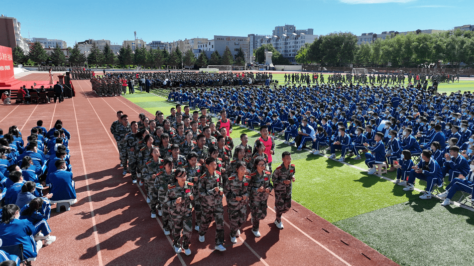 看乌兰浩特市这所中学的开学典礼!_第四中学_教育_兴安