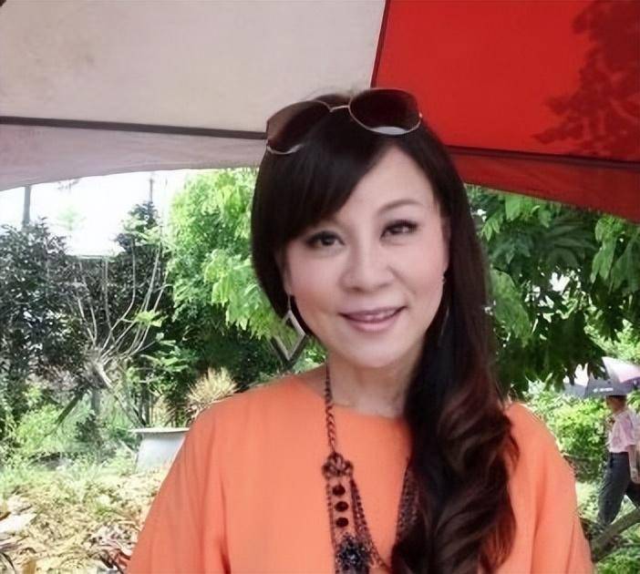 龙千玉:为了事业选择冷落家人,女儿的一封遗书把她唤醒_曹春玲_龙于谦