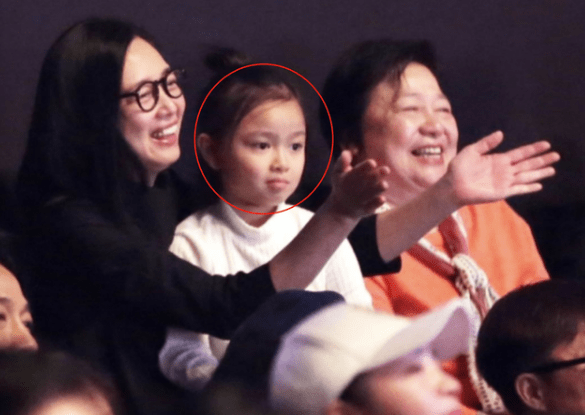 她陪伴刘德华26年,42岁仍未婚,眼睁睁看着他娶了别