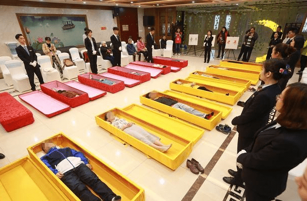 殡仪馆工作怕遭嫌弃?