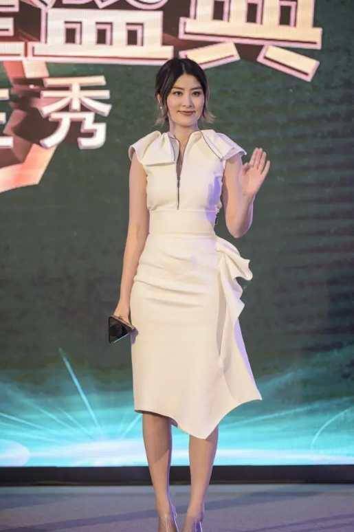 陈慧琳把"无痕裙"穿火了!