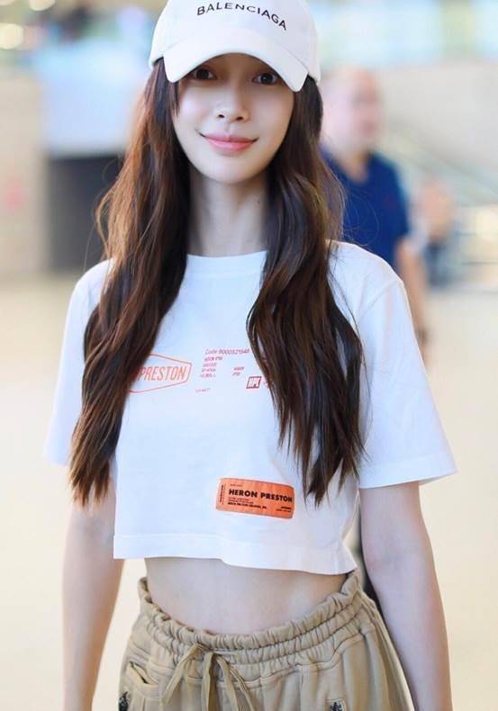 angelababy姐姐"装美合集",夏日减龄穿搭,是"青春过头"的样子