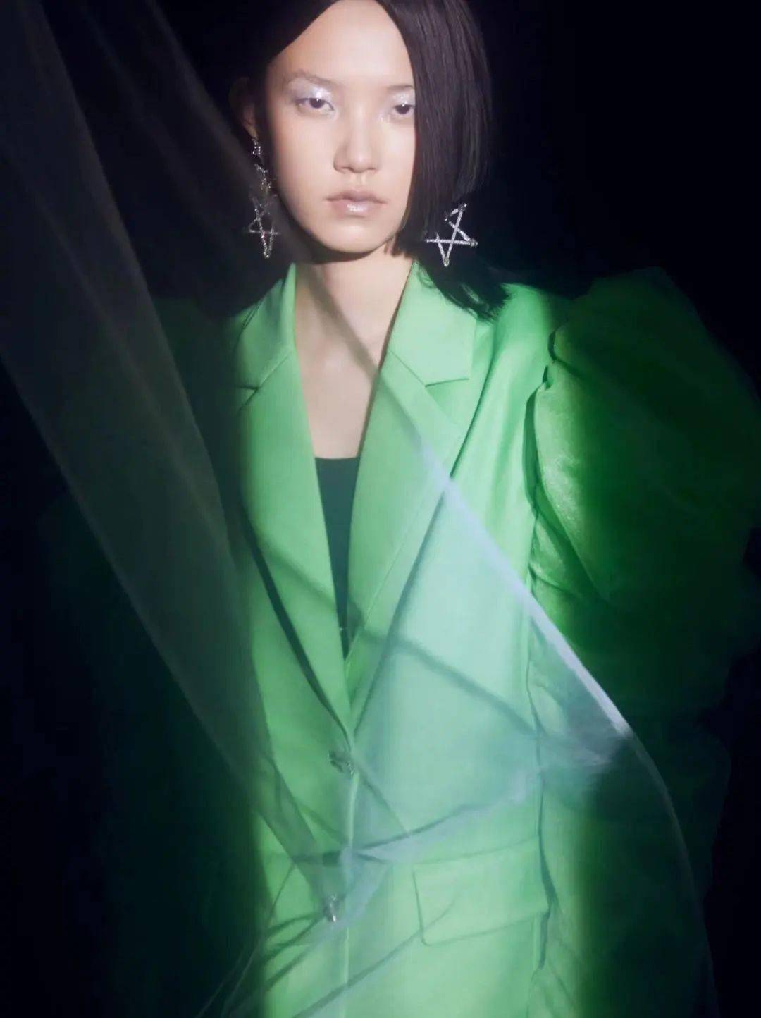 s/s 2023深圳时装周|言午木木ywmum:与极光漫舞,踏上奇幻星途_印花