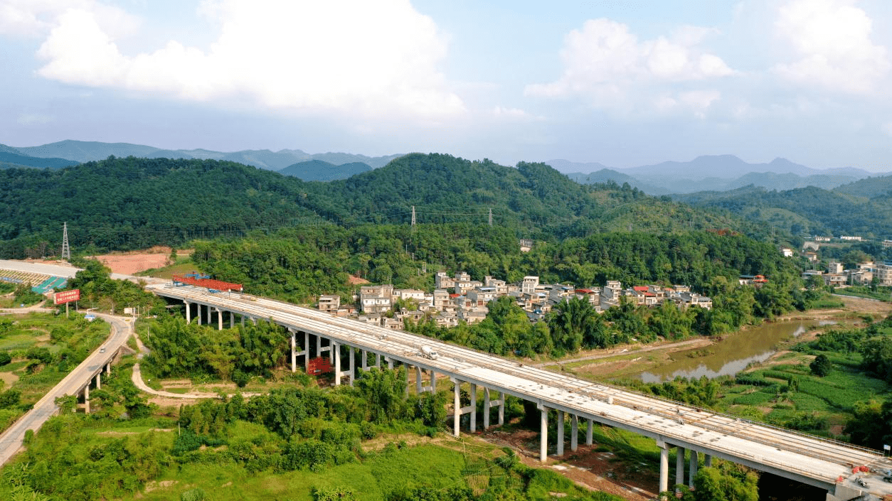 广西崇爱高速峙浪1号大桥全幅贯通_施工_项目_崇左