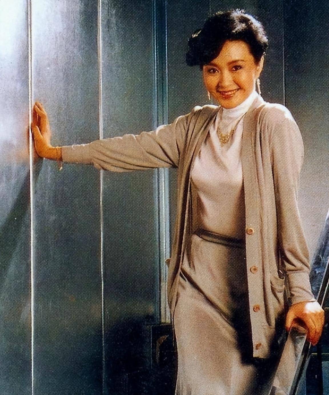 演员方舒:一婚嫁师兄,二婚嫁屠洪刚,65岁仍单身与女儿相依为命