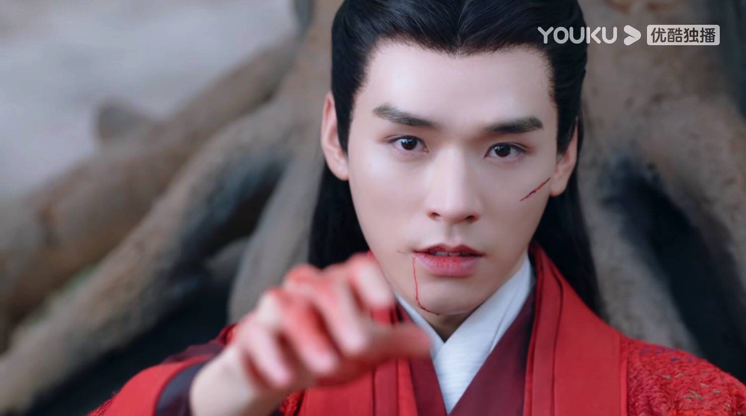 第二战损吐血名场面也是《山河令》让人印象深刻的一幕,温客行为顾湘