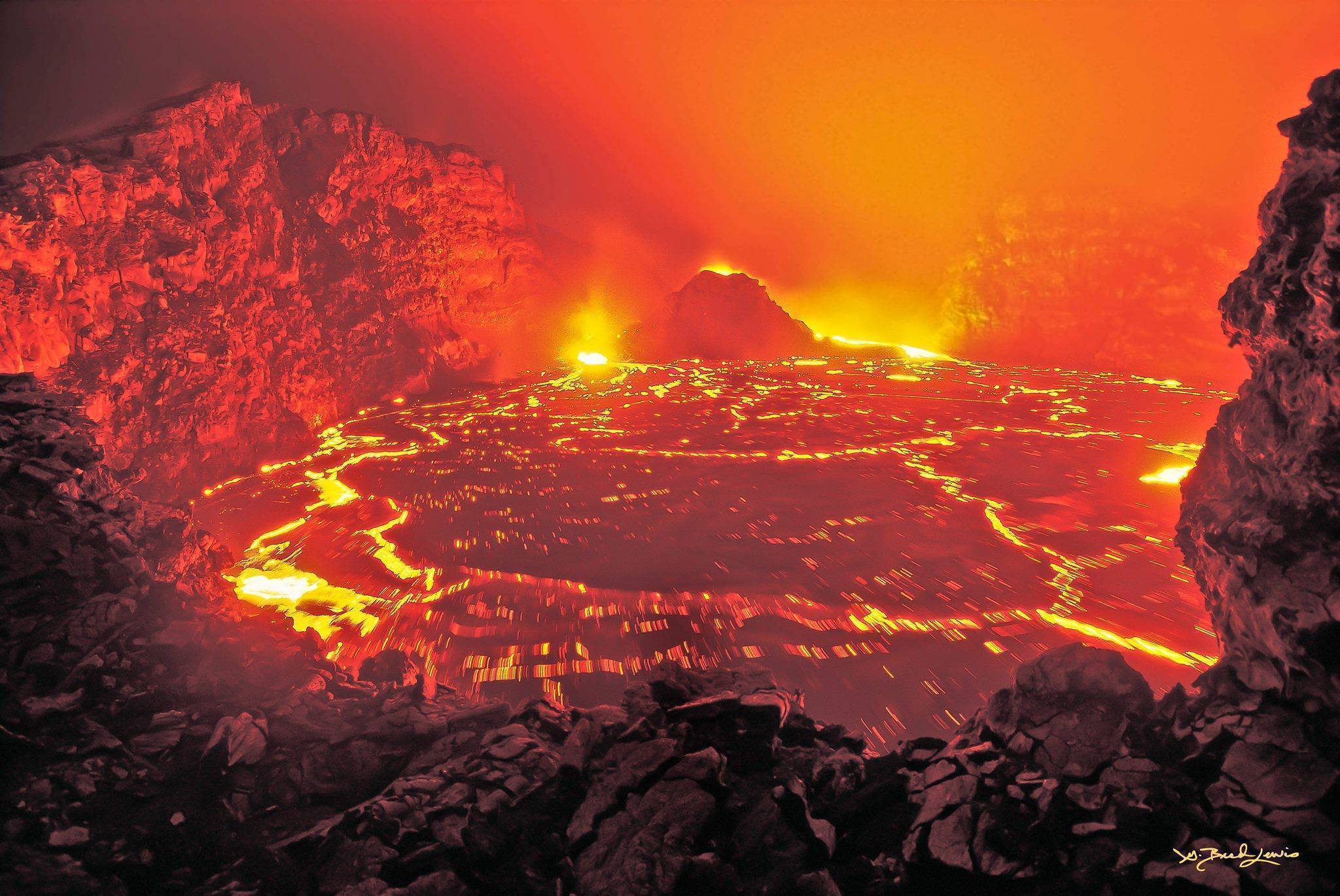 火山爆发过程图图片