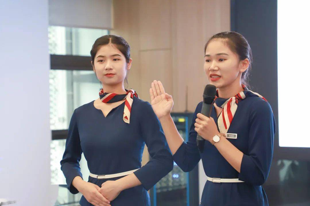 本次竞赛考核分为化妆技术,整体效果,仪容仪表,形体形态,展示解说五个