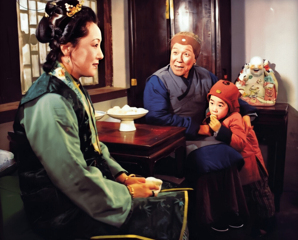 在贾母去世之时刘姥姥并不会假意地哭丧,而是真心地为贾母的逝去伤春