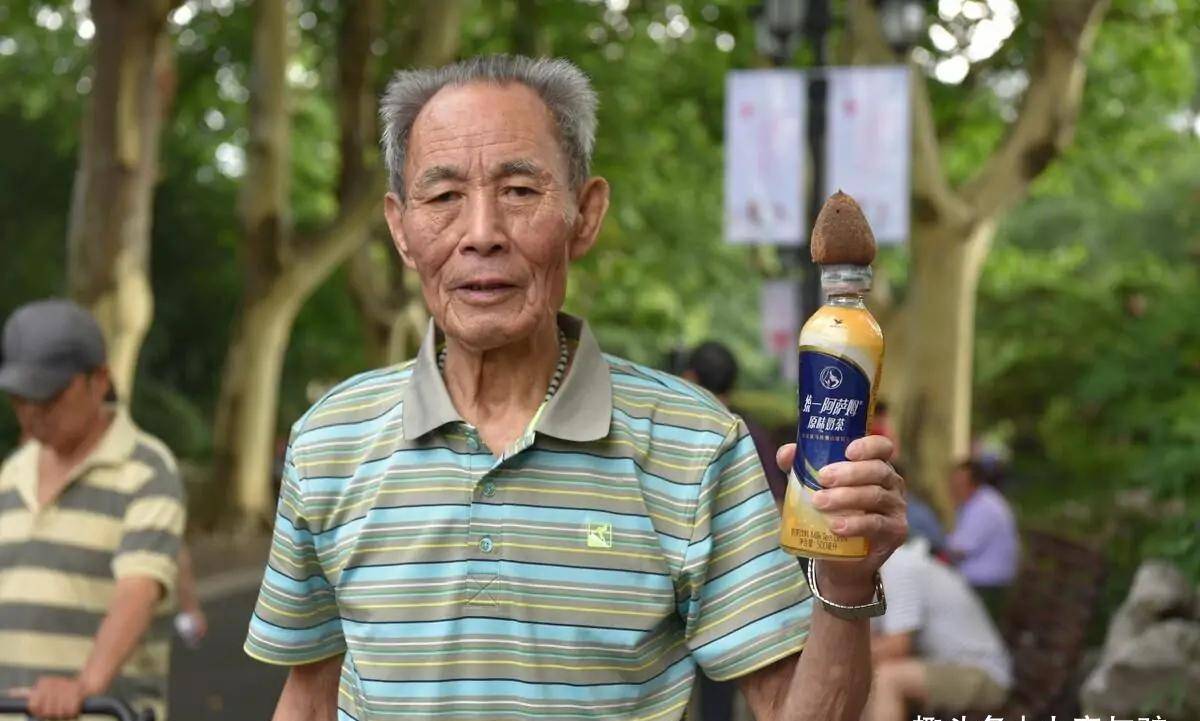 老人:和53岁女人搭伙过日子,每晚都折腾俺,睡不好觉_睡眠_儿子_邱大爷