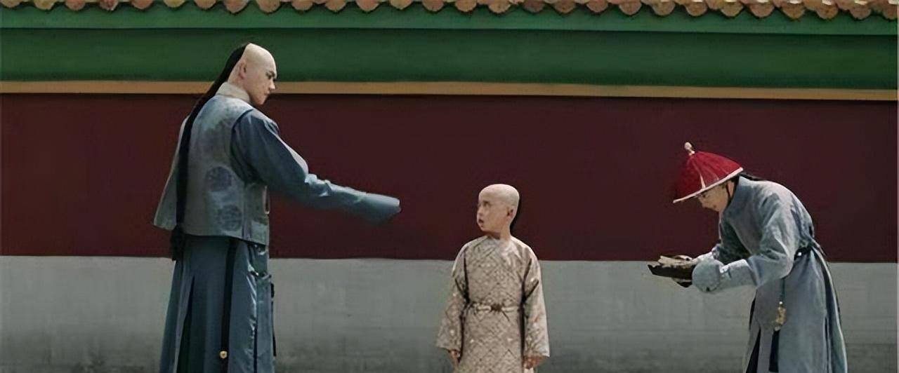 雍正一岁生日抓周,抓到毛笔胡乱画了一字,康熙看到脸色大变_阿哥_佟佳