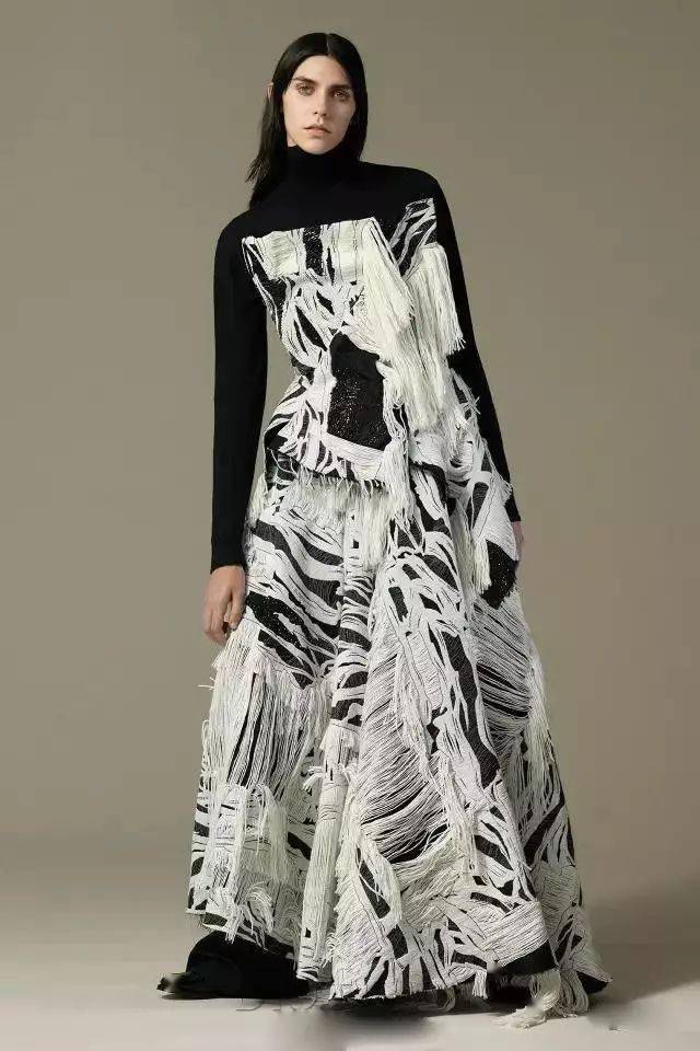 服装小心机设计!线缝装饰细节合集!