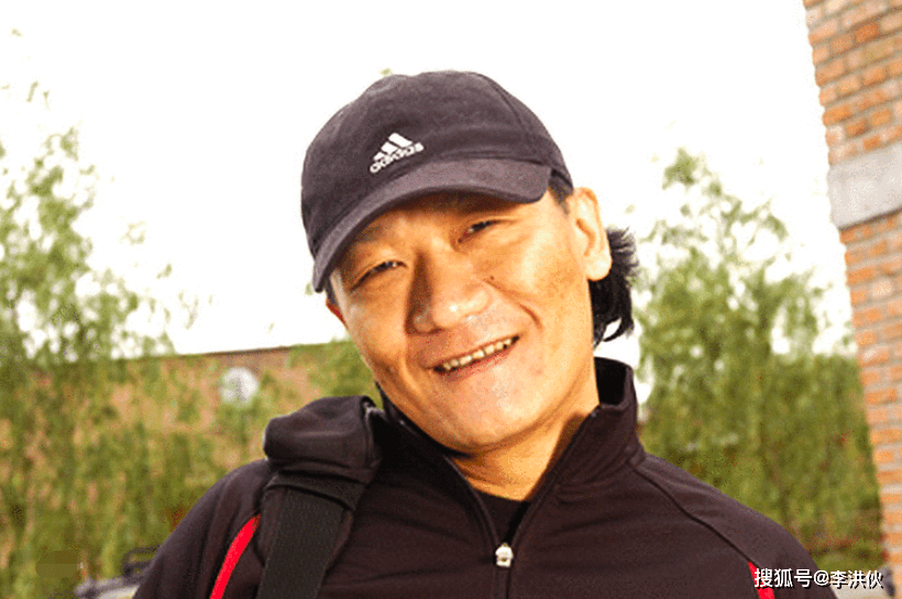59岁谢东为儿子庆生,父子相差55岁神似祖孙,网友调侃:改姓侯吧_马增蕙_侯宝林_侯耀华