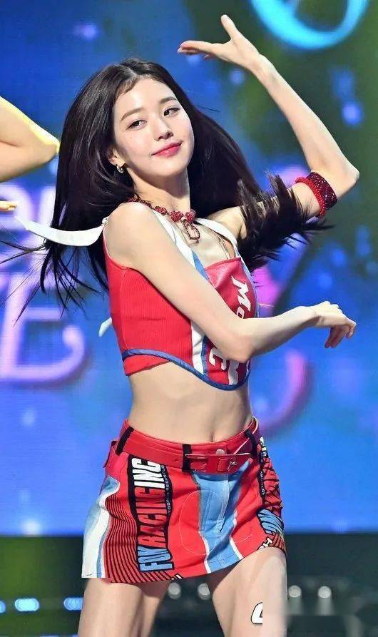 张元英的肌肉和腹肌,为新剧变胖的少女时代允儿,33岁权俞利校服剧照