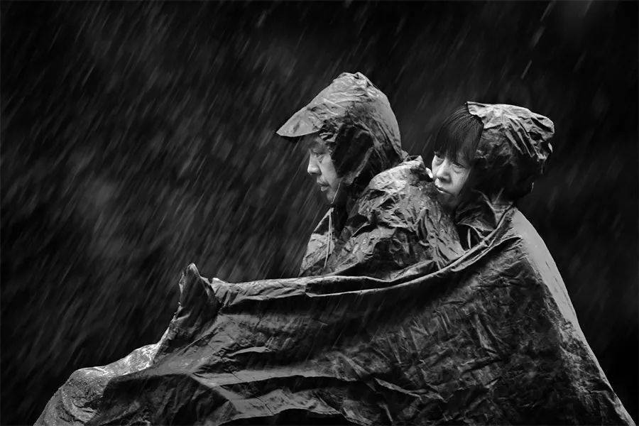 刘滨义-《交易》-铜牌刘桂芝 《墨雪冬韵》-铜牌刘日升《牲畜市场》