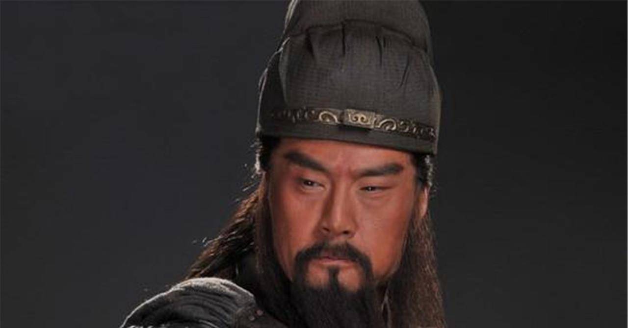 关羽"月下斩貂蝉",并不是因为他心狠,原来他发现了貂蝉的秘密_吕布