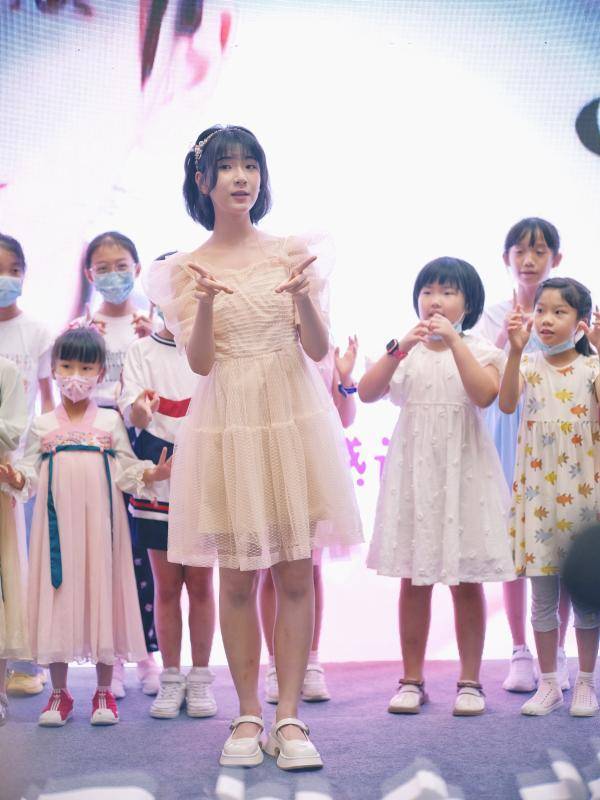 【视频】《听我说谢谢你》作曲李凯稠:歌为女儿而写,不要怕让孩子摔倒