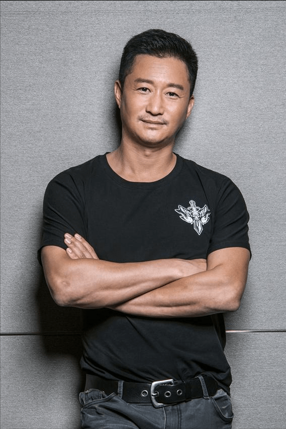 3大王牌导演,耗资13亿,吴京易烊千玺主演的长津湖到底什么来头_吴京携