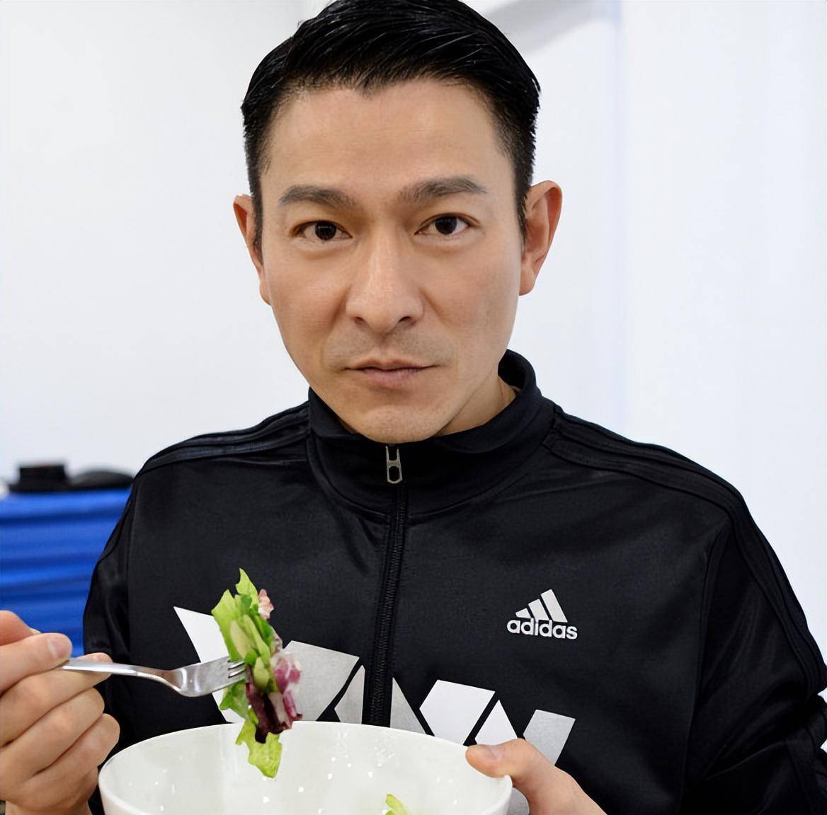 刘德华三餐自律饮食30年,难怪长得像个男人!_安迪_蛋白质_水果