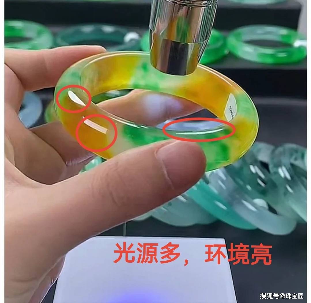 b货在紫光灯下的图片图片