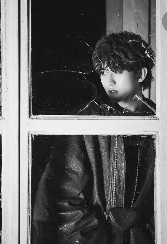 蔡徐坤《智族gq》金九封面,红色发型,优雅高贵_碰撞_青春_传奇