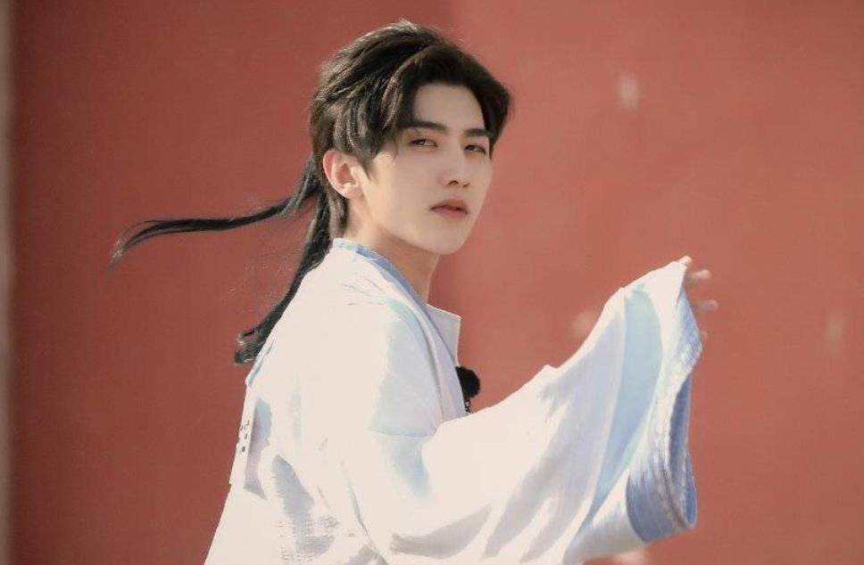 蔡徐坤古装造型来袭,粉丝太宠!看清这颜值,我没眼花吧?