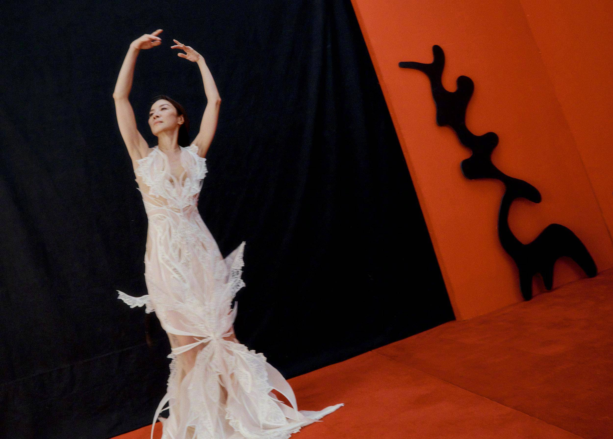 杨紫琼首登《vogue》封面,网友:预告满分,正片负分_连衣裙_大片_姐姐