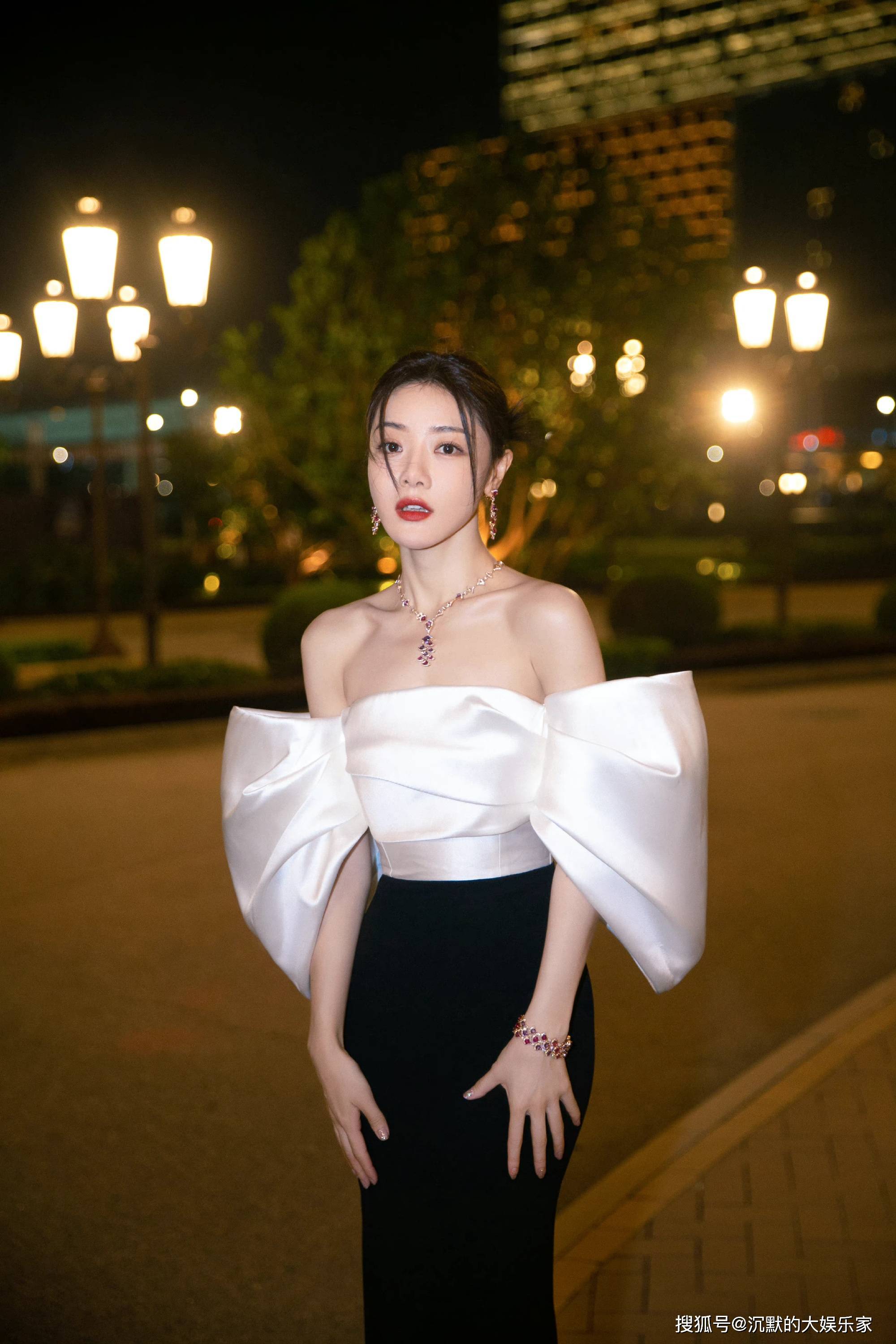 邓家佳华鼎奖最佳女主角,用唐氏表演法则实现跑龙套到影后的逆袭_中国