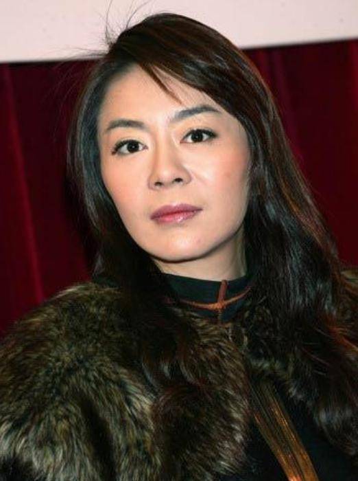 喻可欣又会是什么样子的女人,让刘德华痴迷呢?这得从头说起.