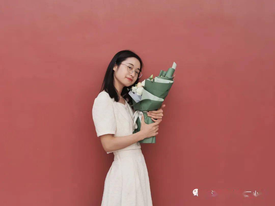 她获英语专八证书.