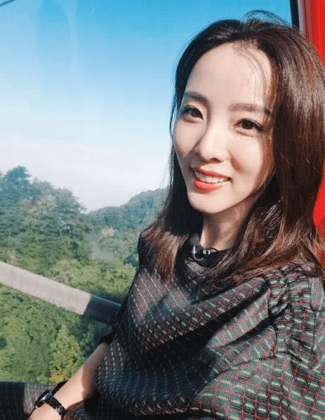 李思思晒健身照,皮肤嫩的像挤得出水来,连素颜都这么自然的漂亮_颜色