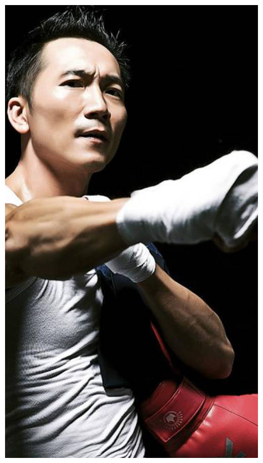 5位港台金牌打星,腿功尤其犀利的他,却做了30年的武打绿叶_邹兆龙