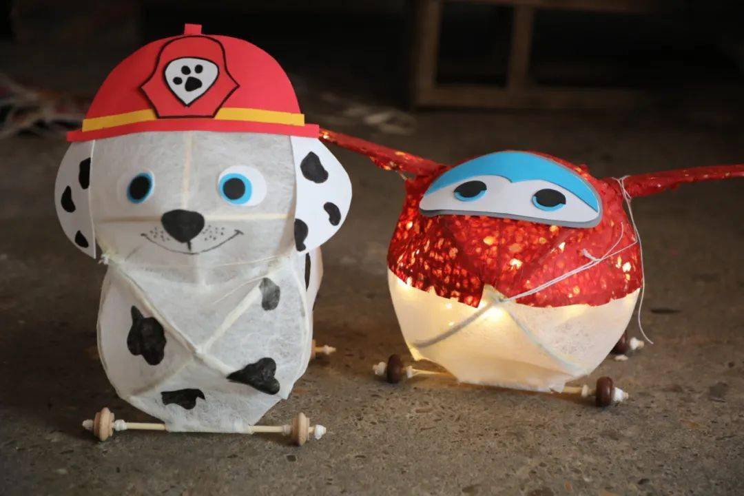 【网络中国节99中秋】龙州:手工纸糊灯笼庆中秋_传统_兔子_恐龙