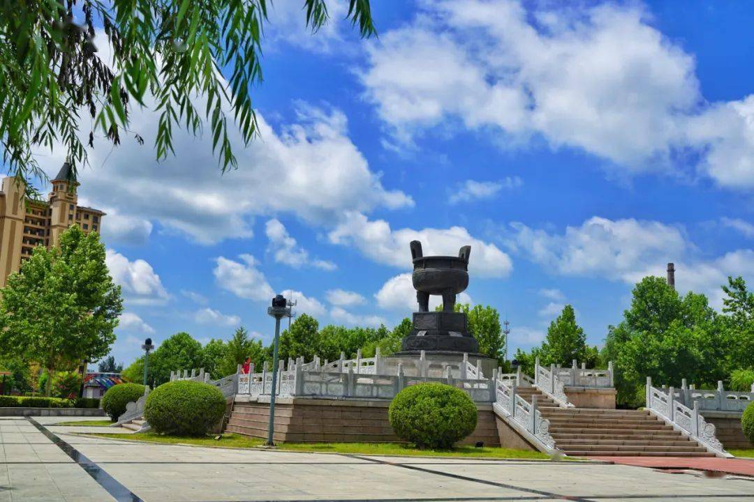 赵县自强公园占地面积4万平方米,以绿地见长,乔灌草相结合,注重色彩