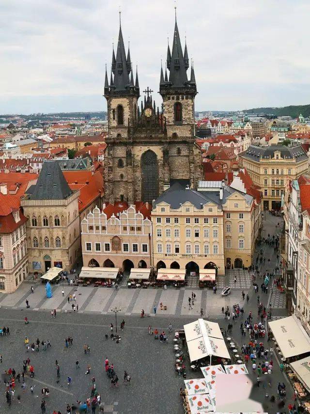 布拉格老城广场_教堂_圣尼古拉斯_自鸣钟