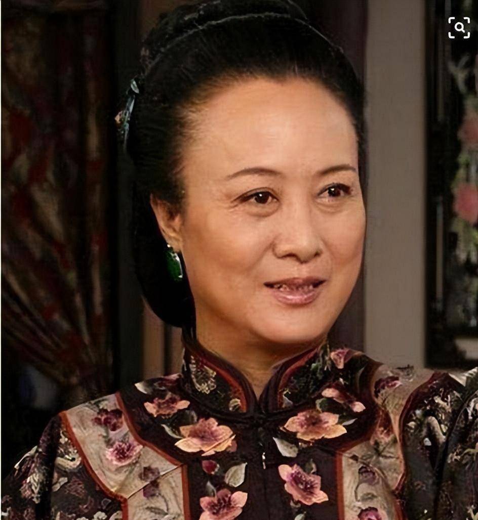 演员柏寒:买菜时丈夫离世,56岁她又患癌,留下儿子交给海清照顾_白寒